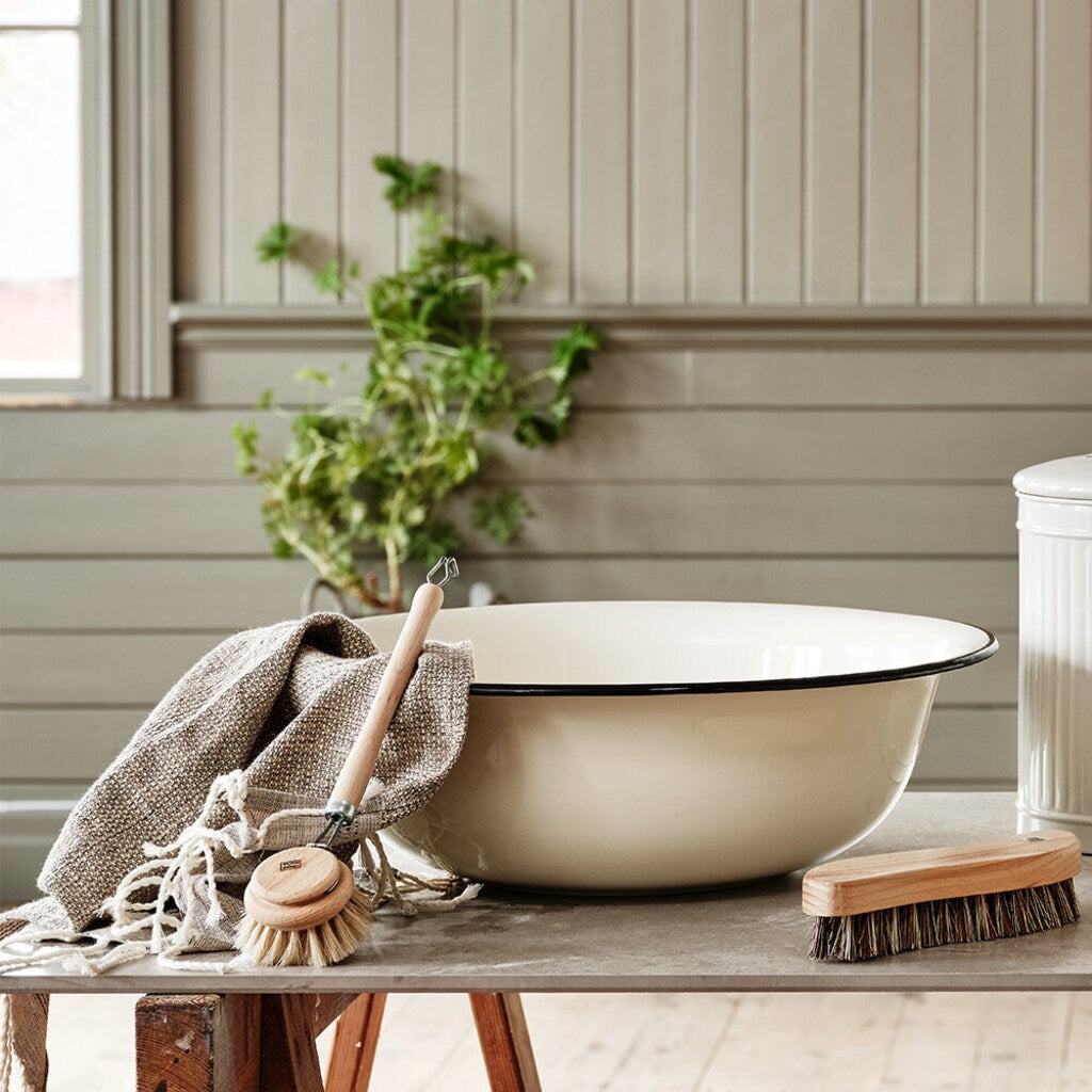 Opvaskebørste i træ med udskifteligt børstehoved