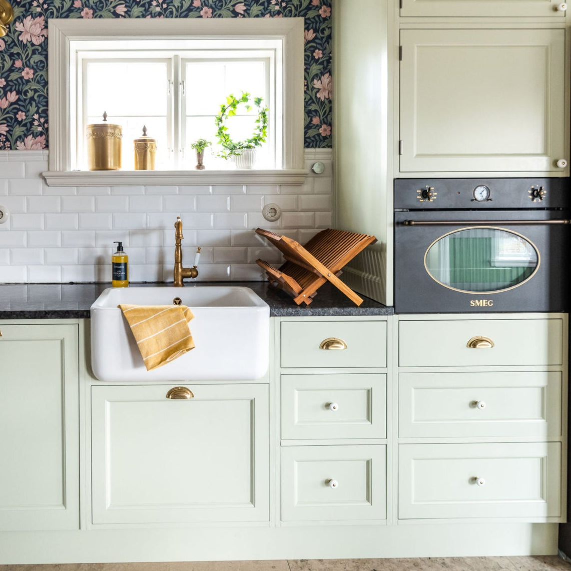 Sammenfoldeligt trætallerkenstativ