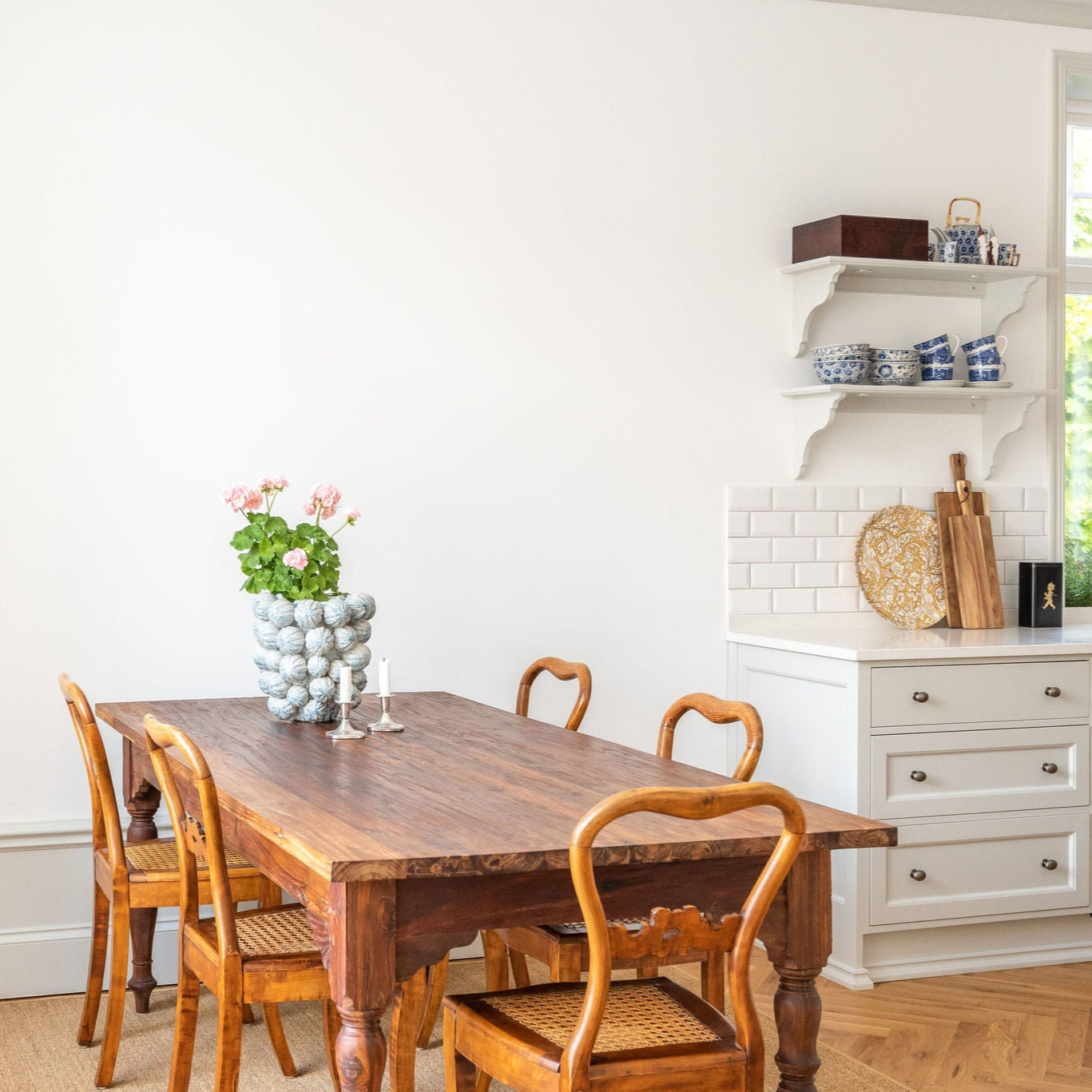 Spisebord drejede ben Elin