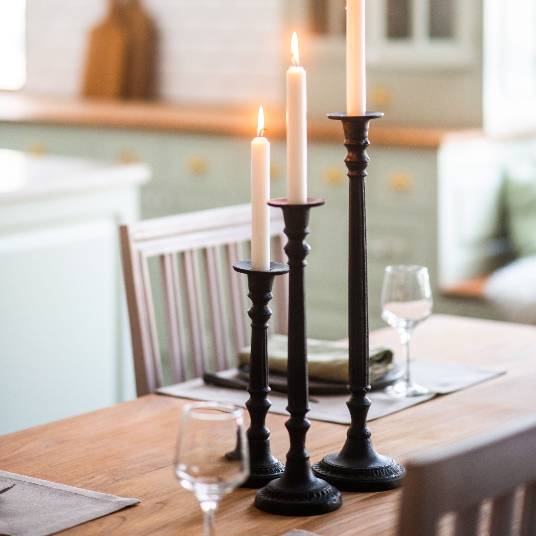 Set med tre ljusstakar i gjutjärn Zofia
