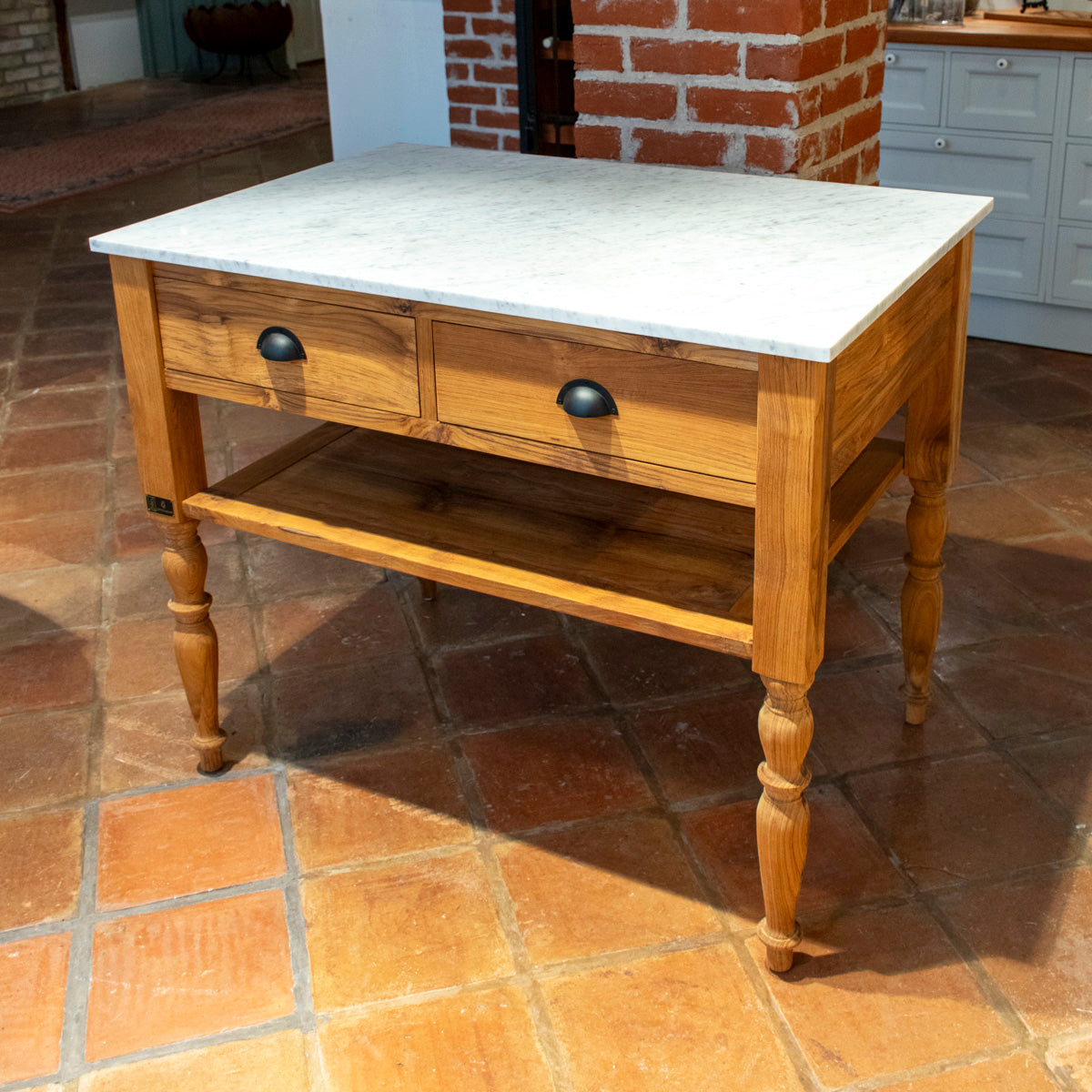 Køkkenø Edith i teak med marmorbordplade