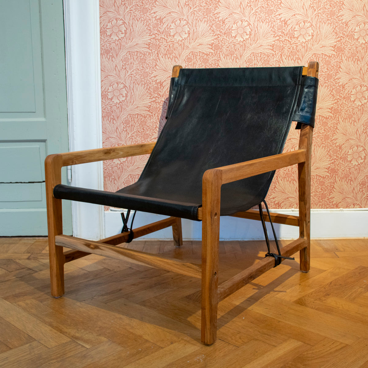 Jessie lænestol i teak og sort læder