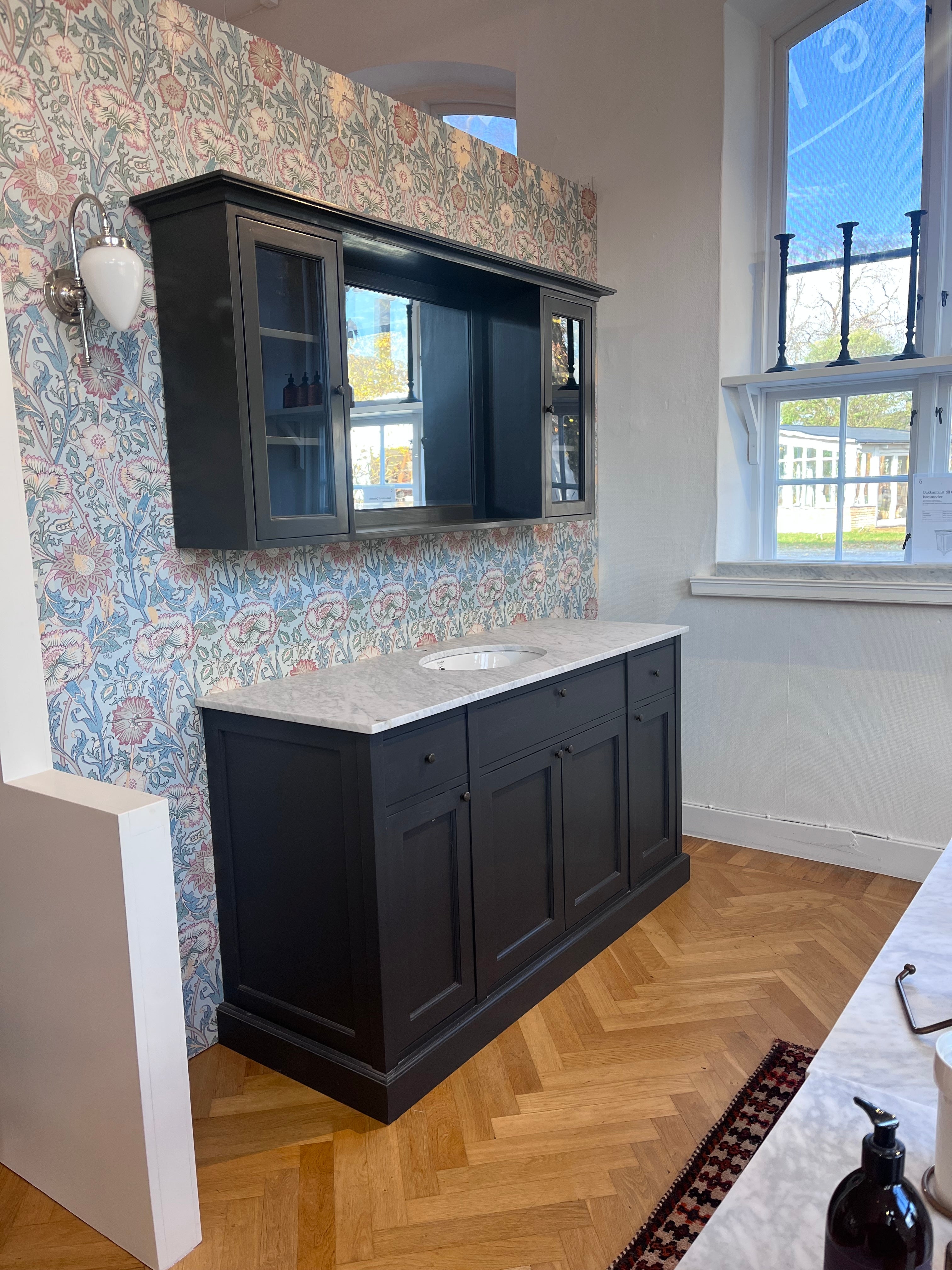 Stor kommod Agnes + väggskåp antracitgrått (fyndvara)