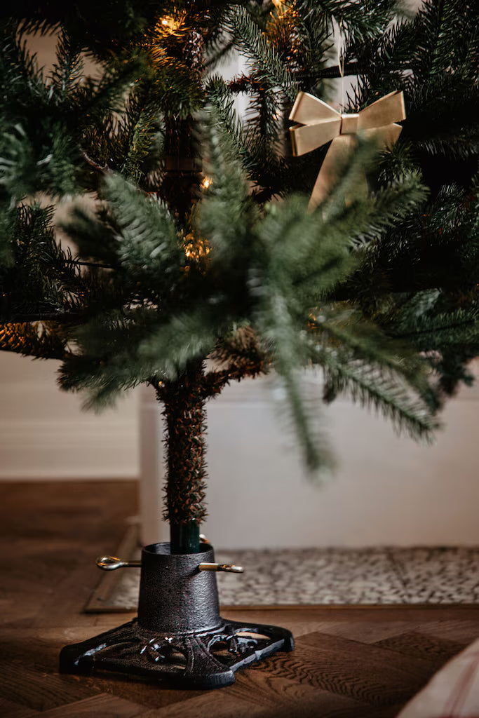 Liten julgransfot i svart gjutjärn