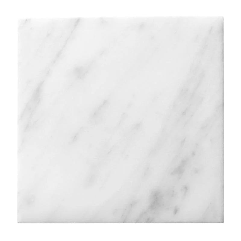 Marmorplatta Bianco Carrara är en vit marmor med grå vener i storlek 10x10 cm.