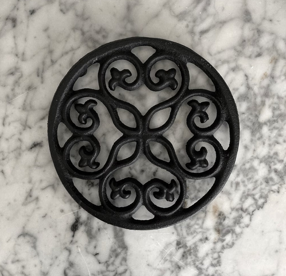 Grytunderlägg Järn Ornament