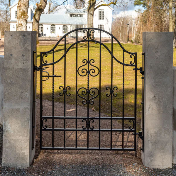 Valdemarsro smidesgrind enkel med stolpar (lagervara)