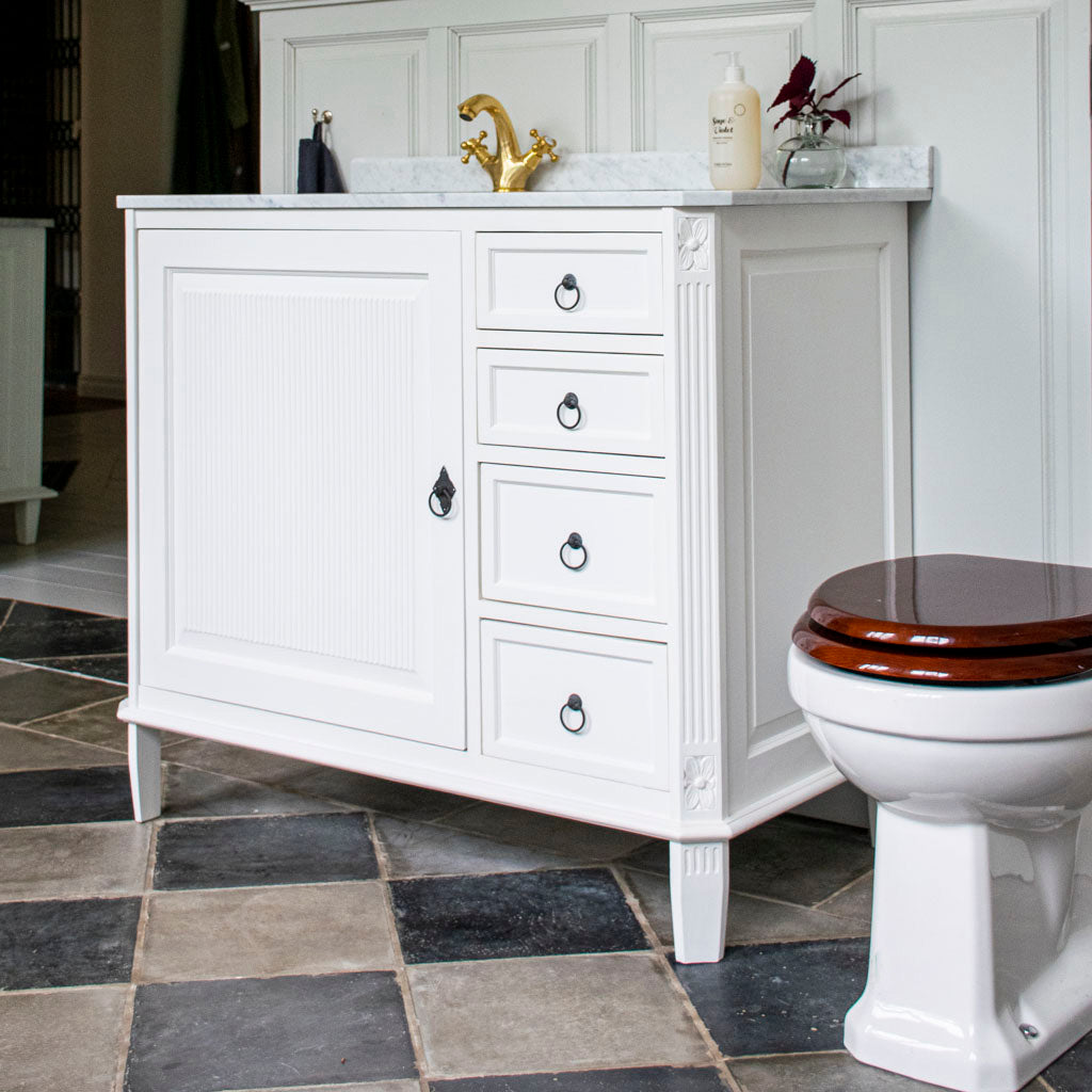 Fredman Kommode enkel antikhvid