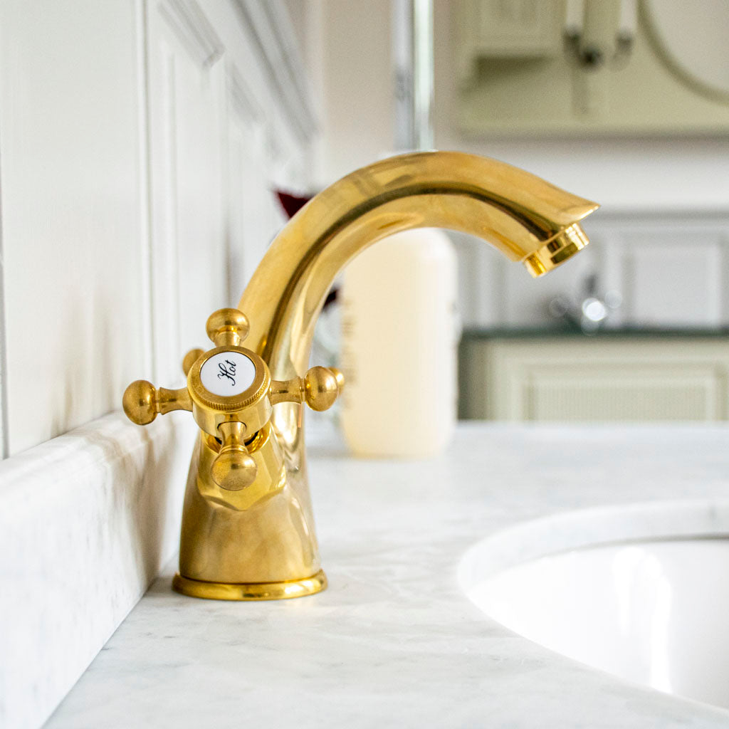 Fredman Kommode enkel antikhvid