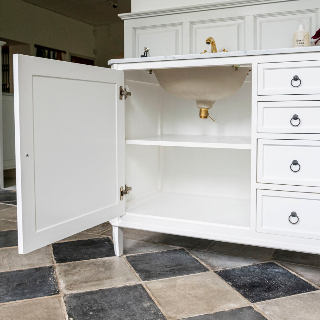 Fredman Kommode enkel antikhvid