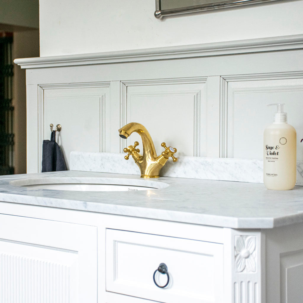 Fredman Kommode enkel antikhvid