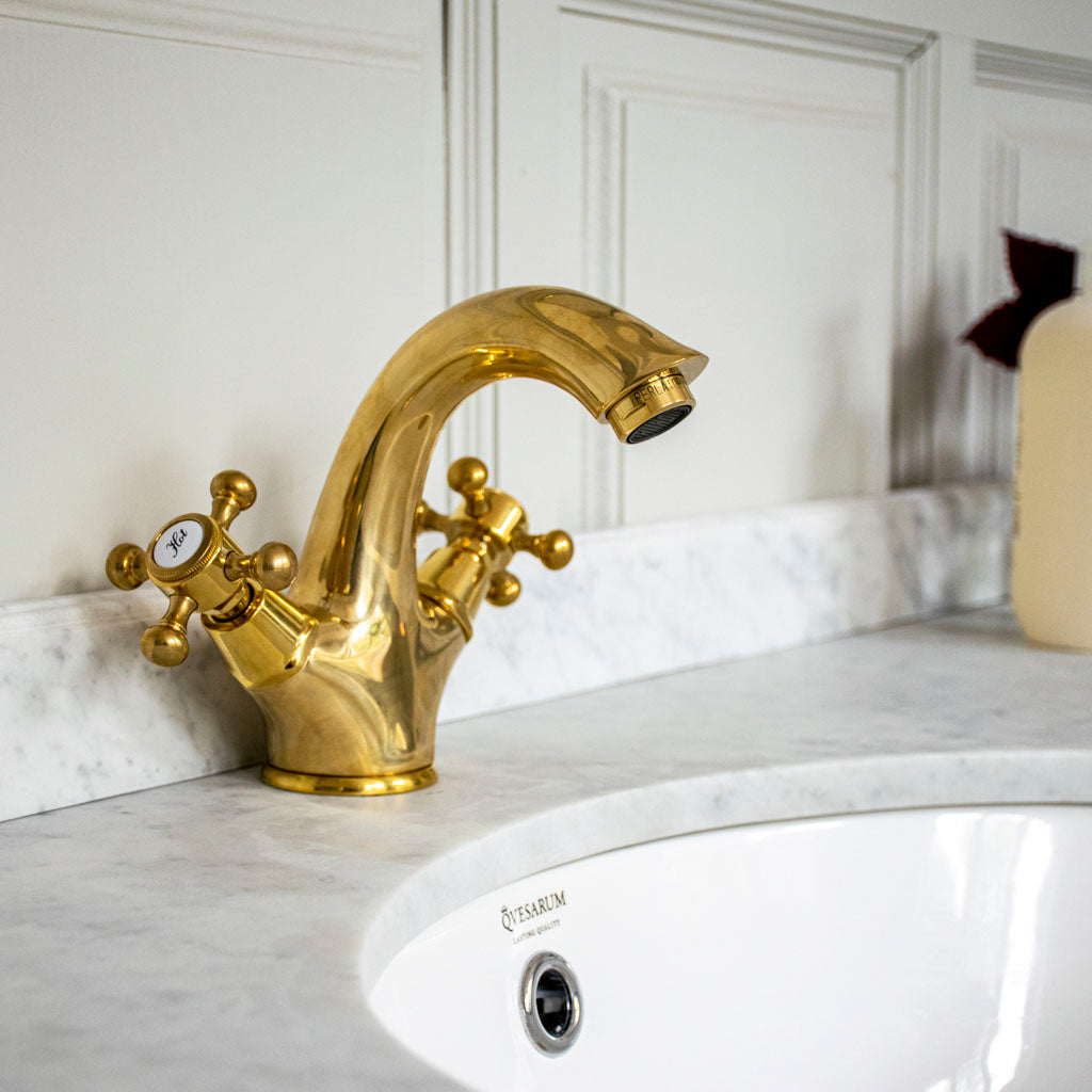 Fredman Kommode enkel antikhvid