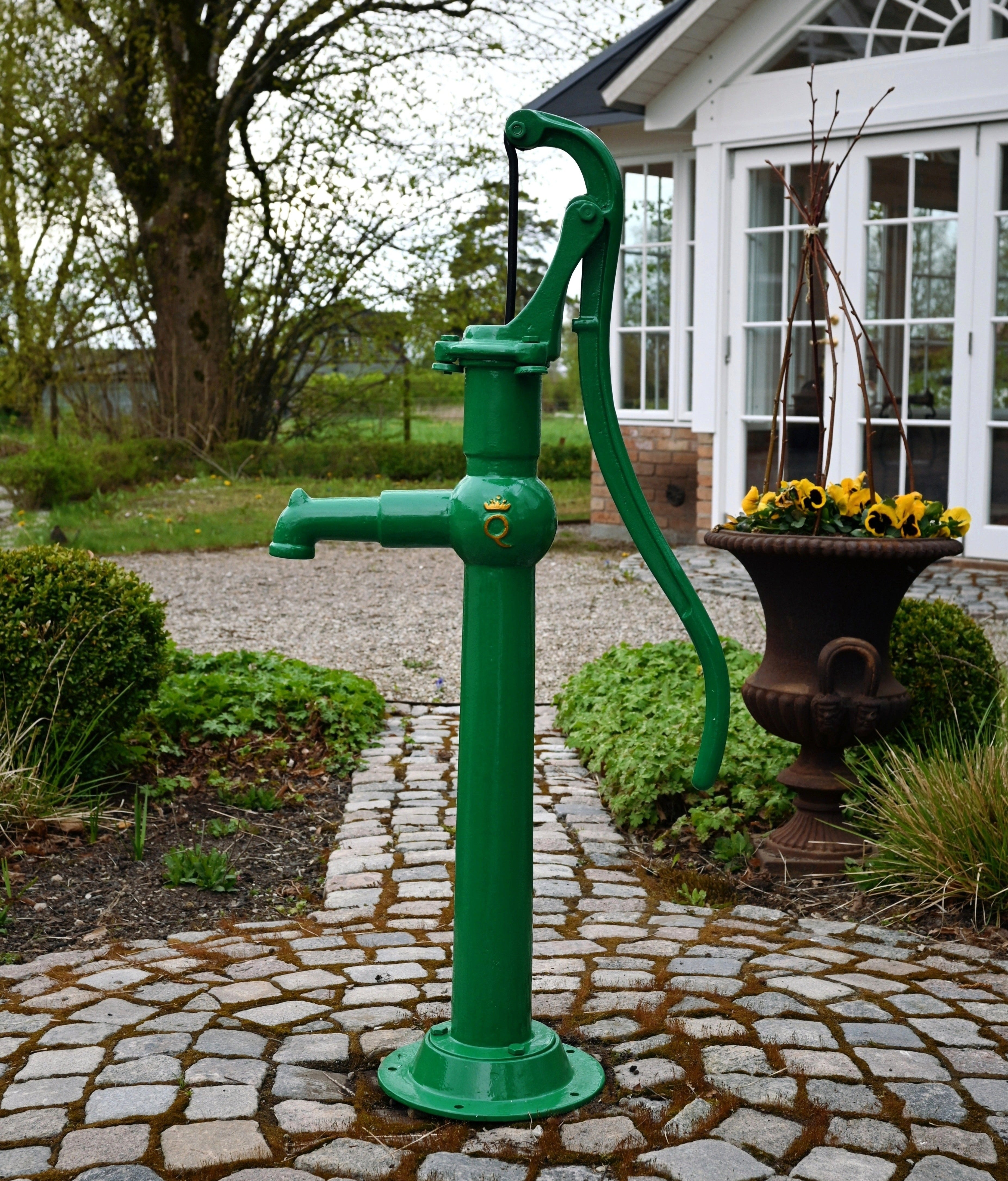 Gårdpumpe Grønmalede Qvesarum