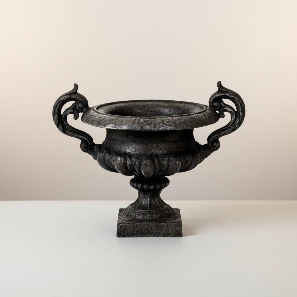 Die gusseiserne Urne Französisch