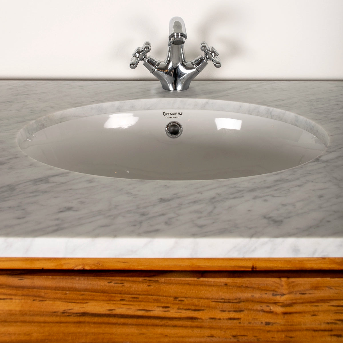 Adele kommode i teak med marmorplade