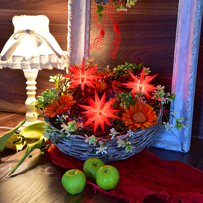 liten adventsstjärna röd plast dekorationsbild