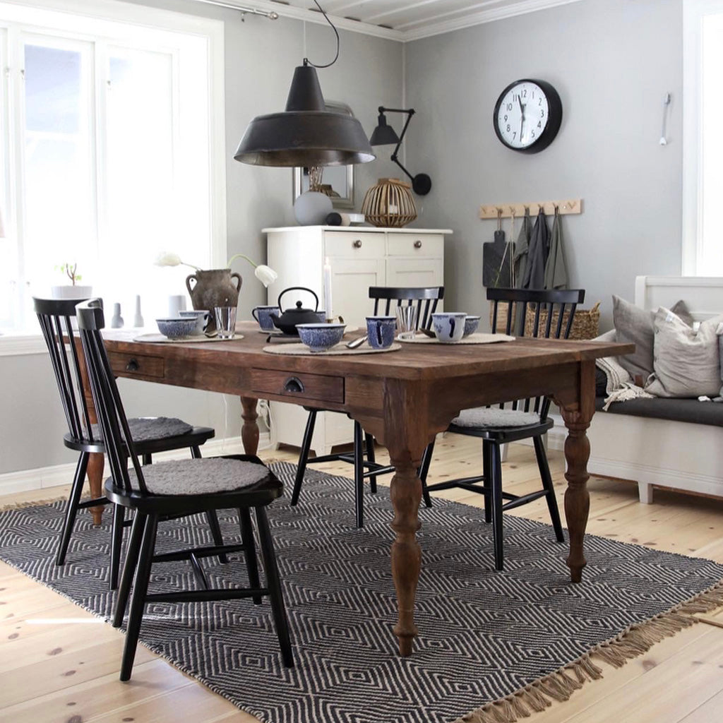 Spisebord drejede ben Elin