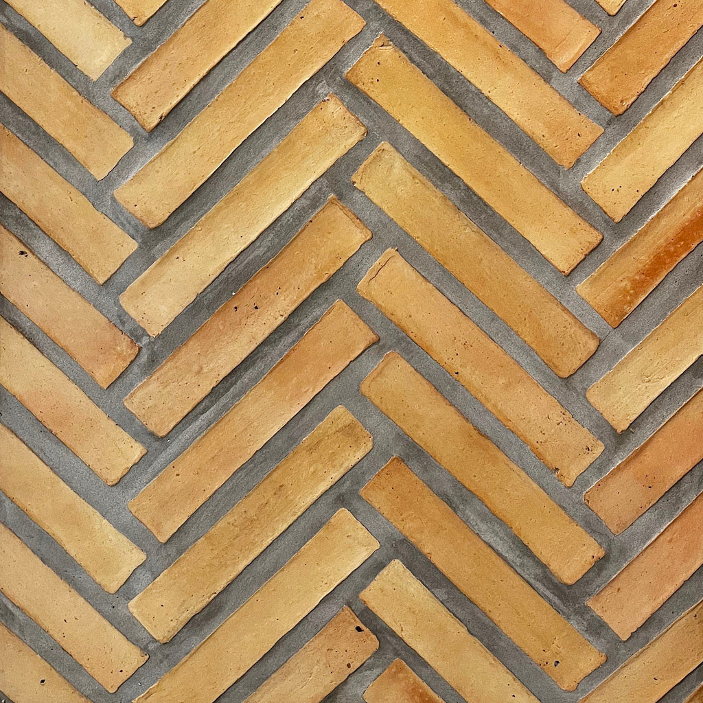 Gult handslaget golvtegel i fiskbensmönster