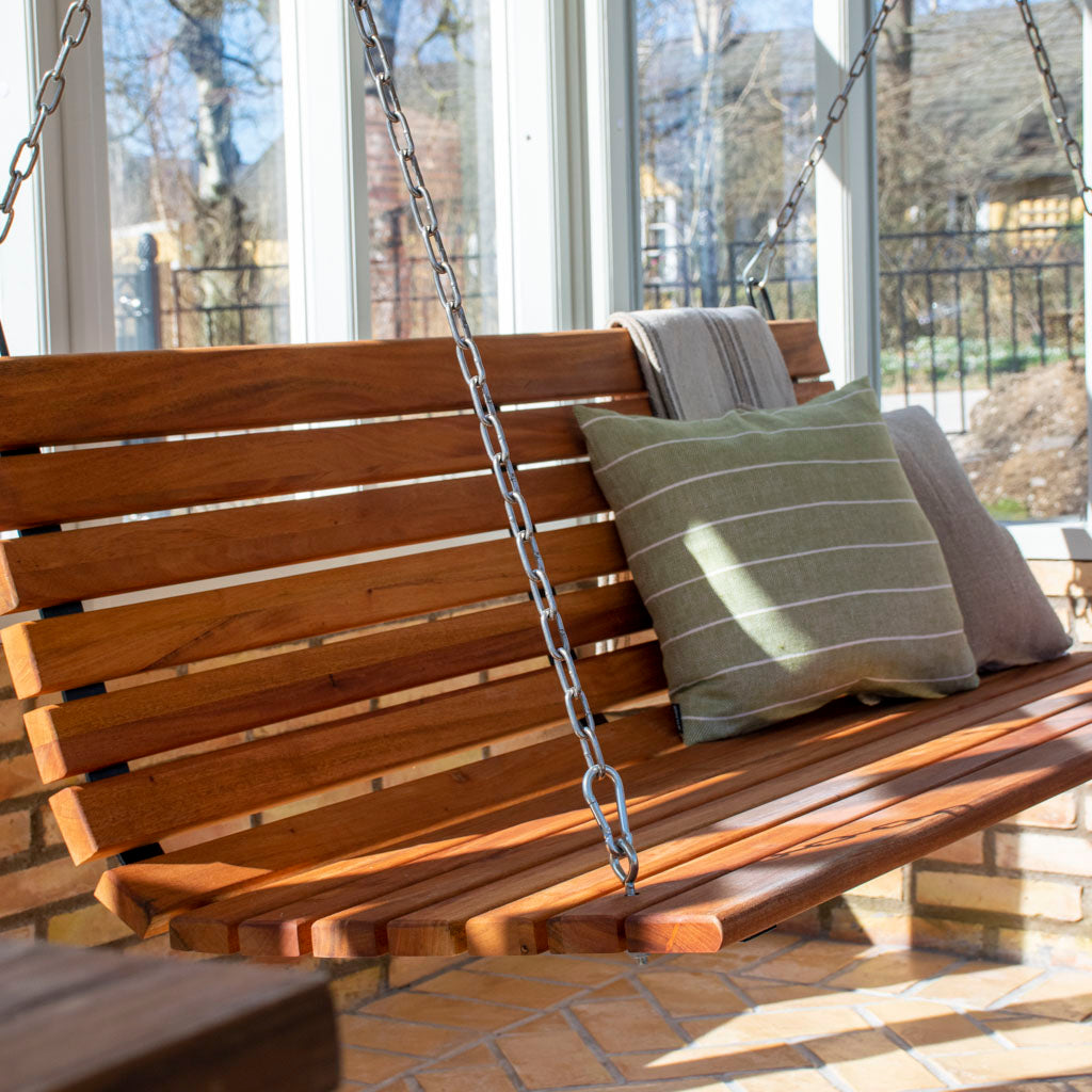 Hängande soffa i teak
