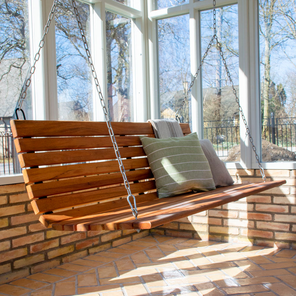 Hängande soffa i teak