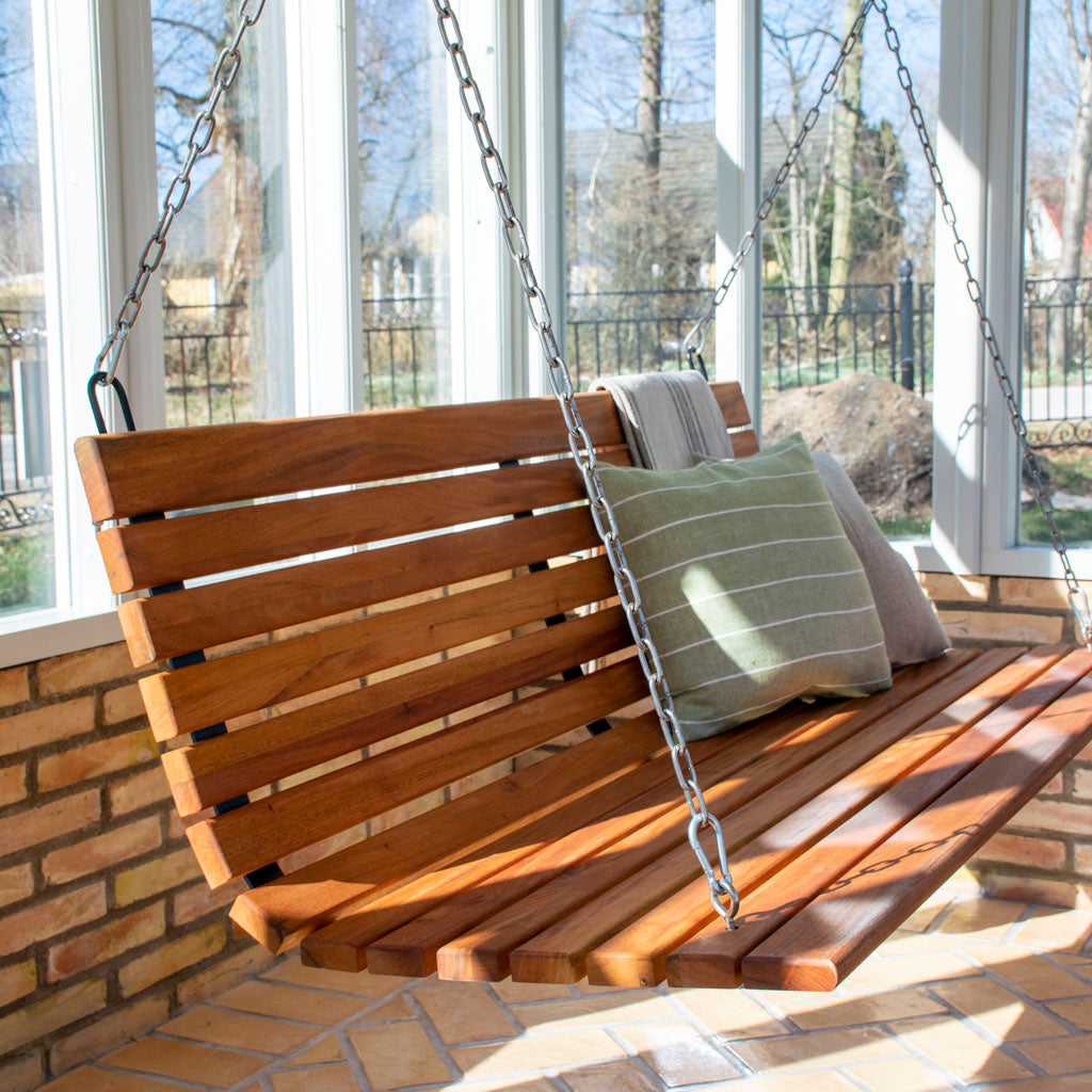 Hängande soffa i teak