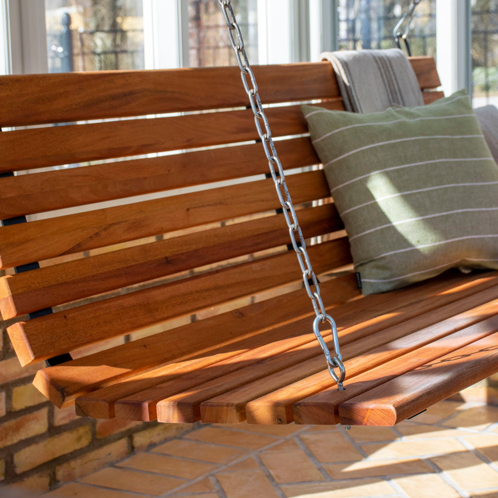 Hängande soffa i teak