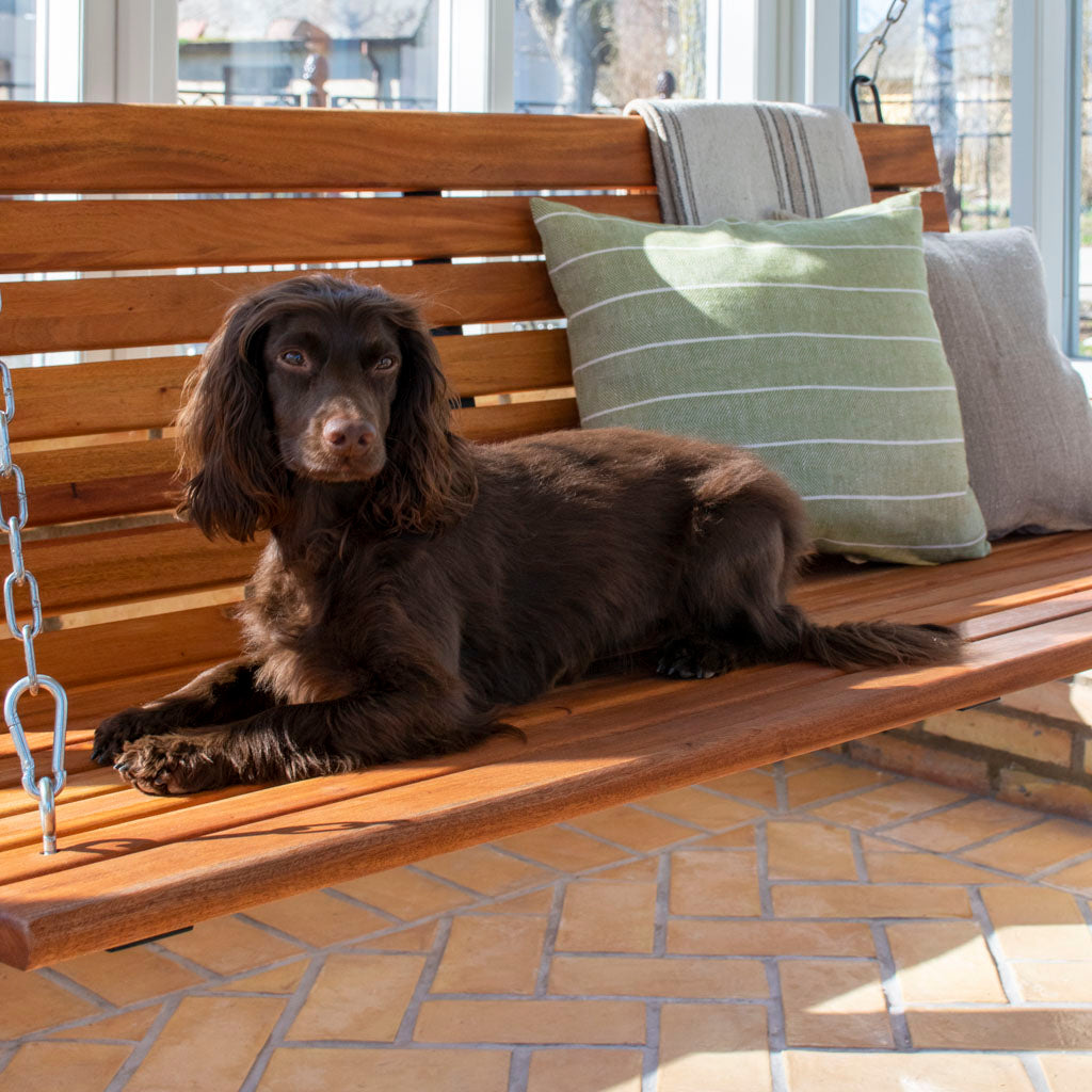 Hängande soffa i teak