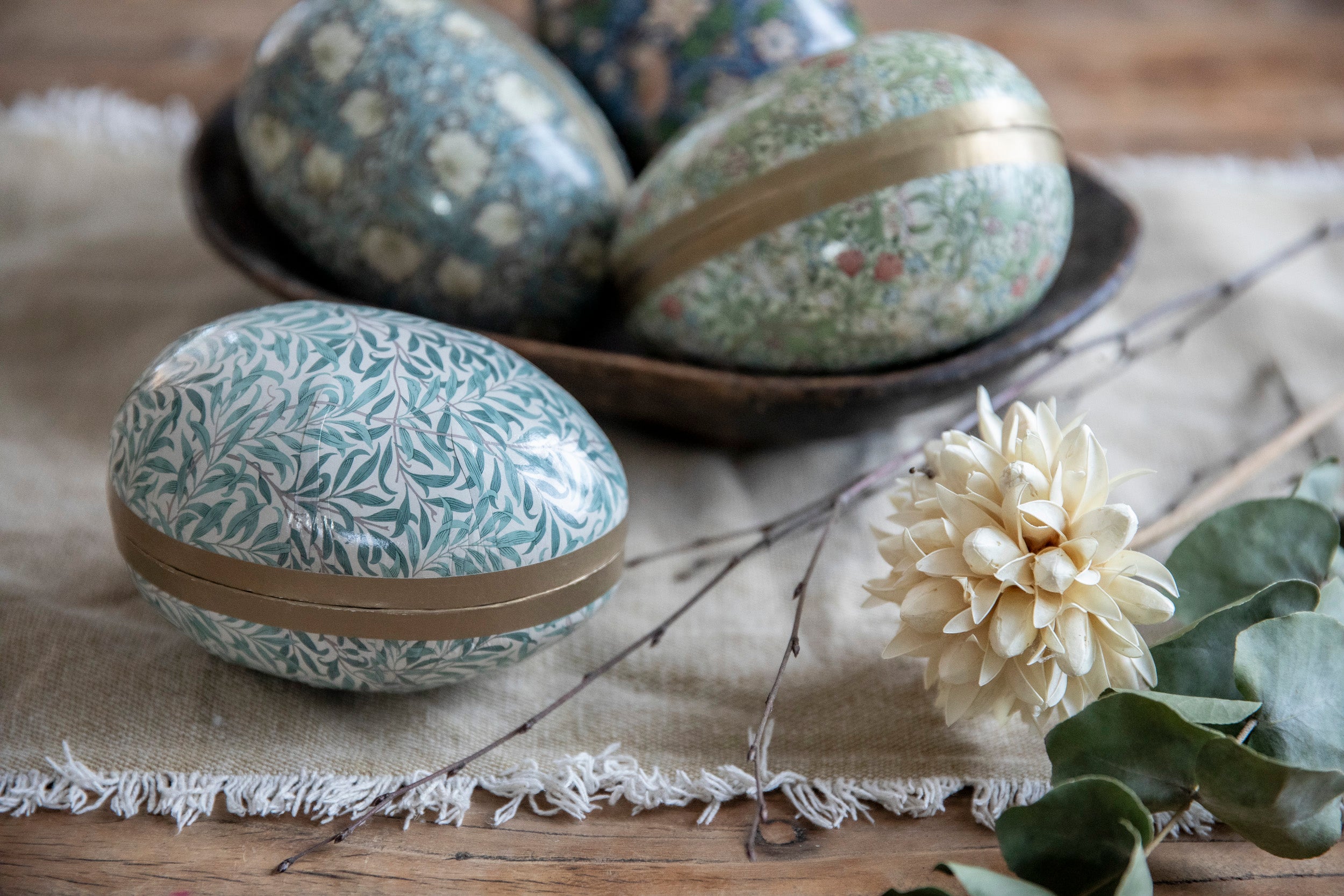Påskeæg 15 cm William Morris Pilegren