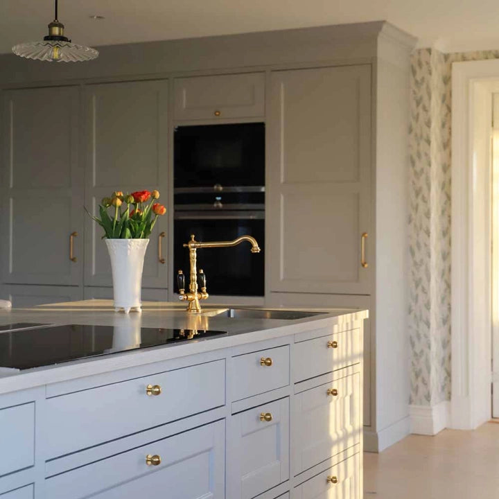 Knopp Solliden obehandlad mässing