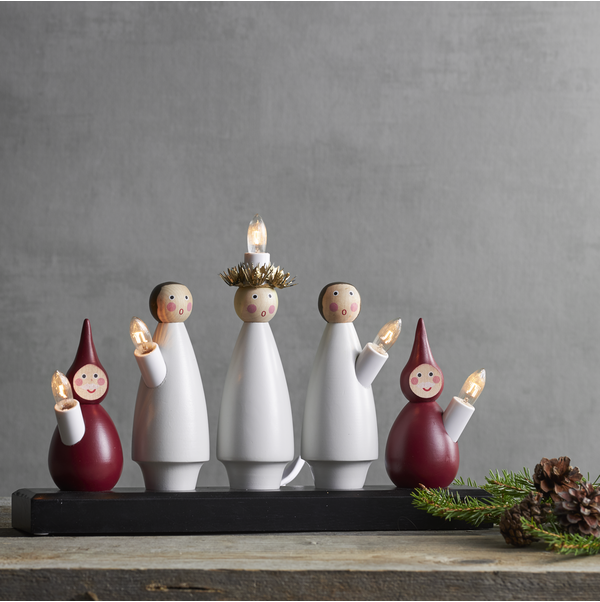 Adventsljusstake luciakör med tomtar