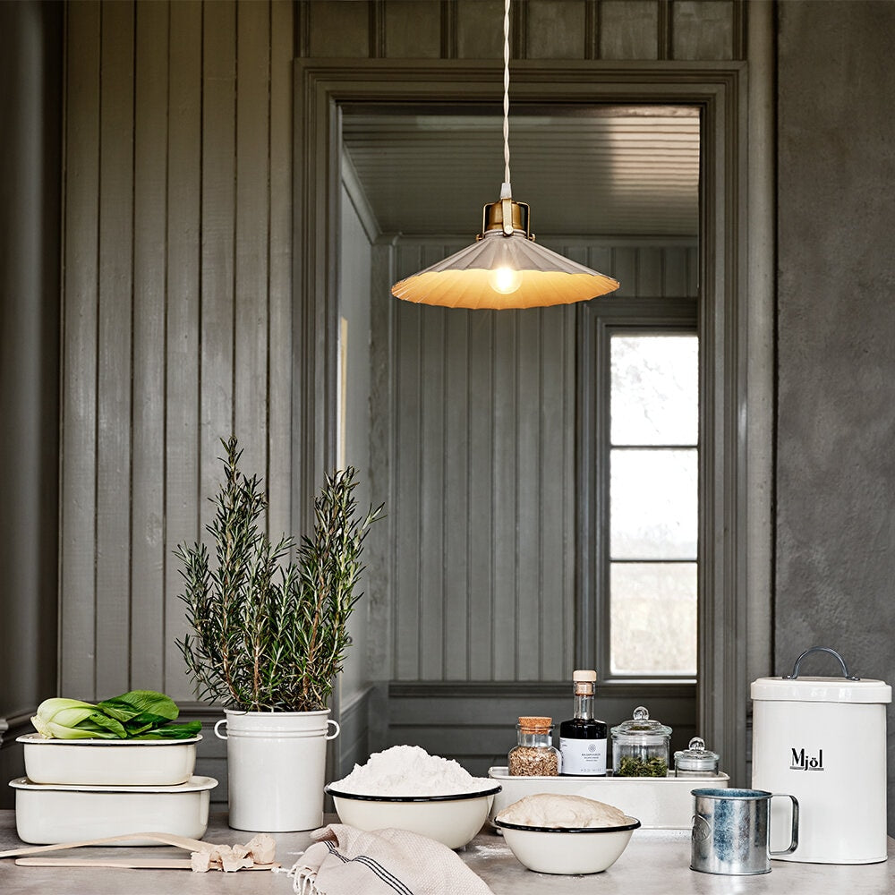 Taklampa Anita beige från Strömshaga