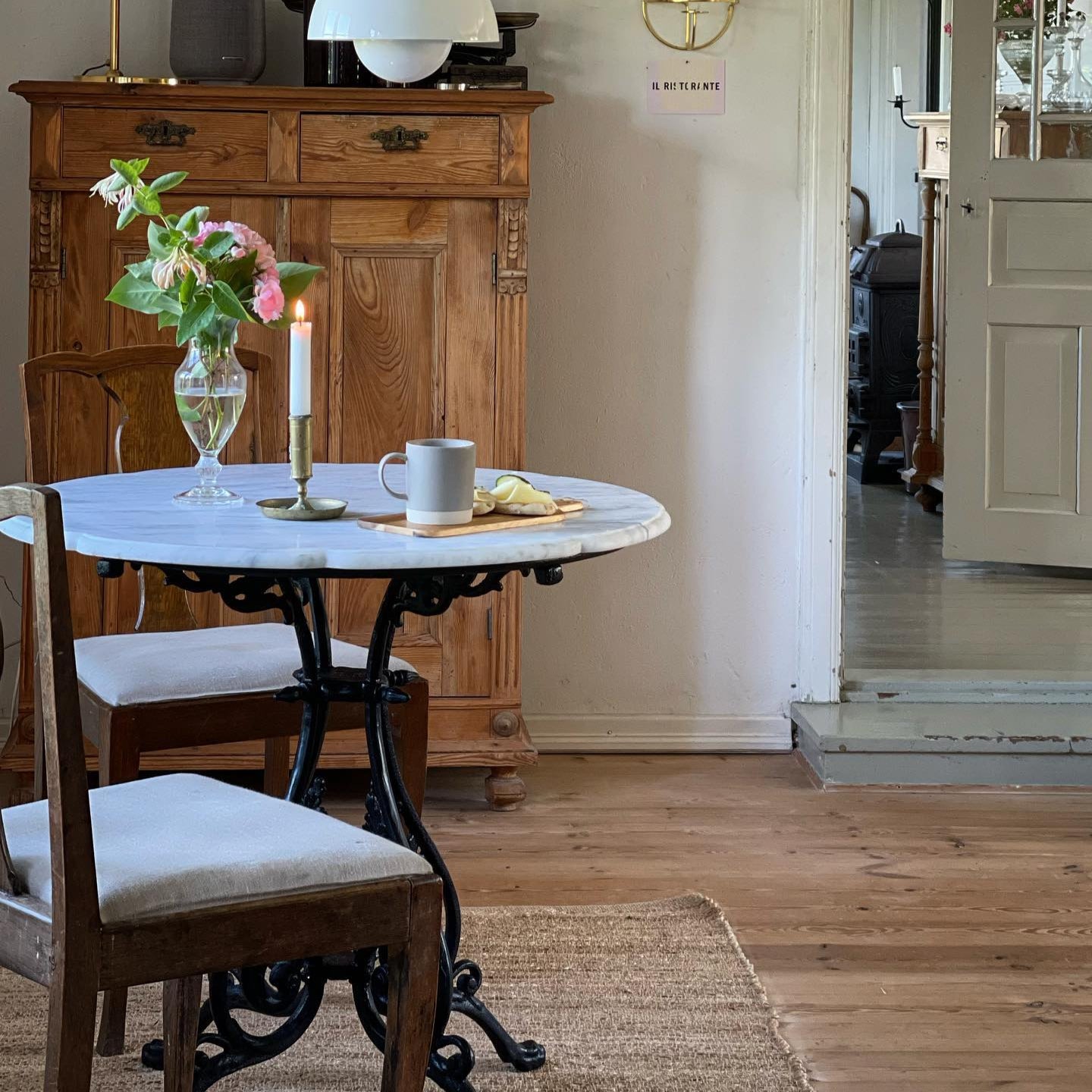 Cafébord Mölle runt med marmorskiva Ø 800 mm