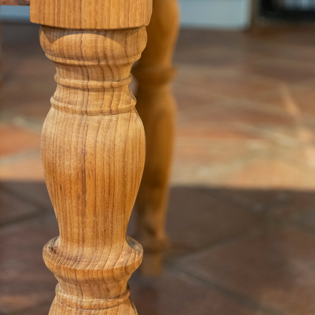 Køkkenø Edith i teak med marmorbordplade