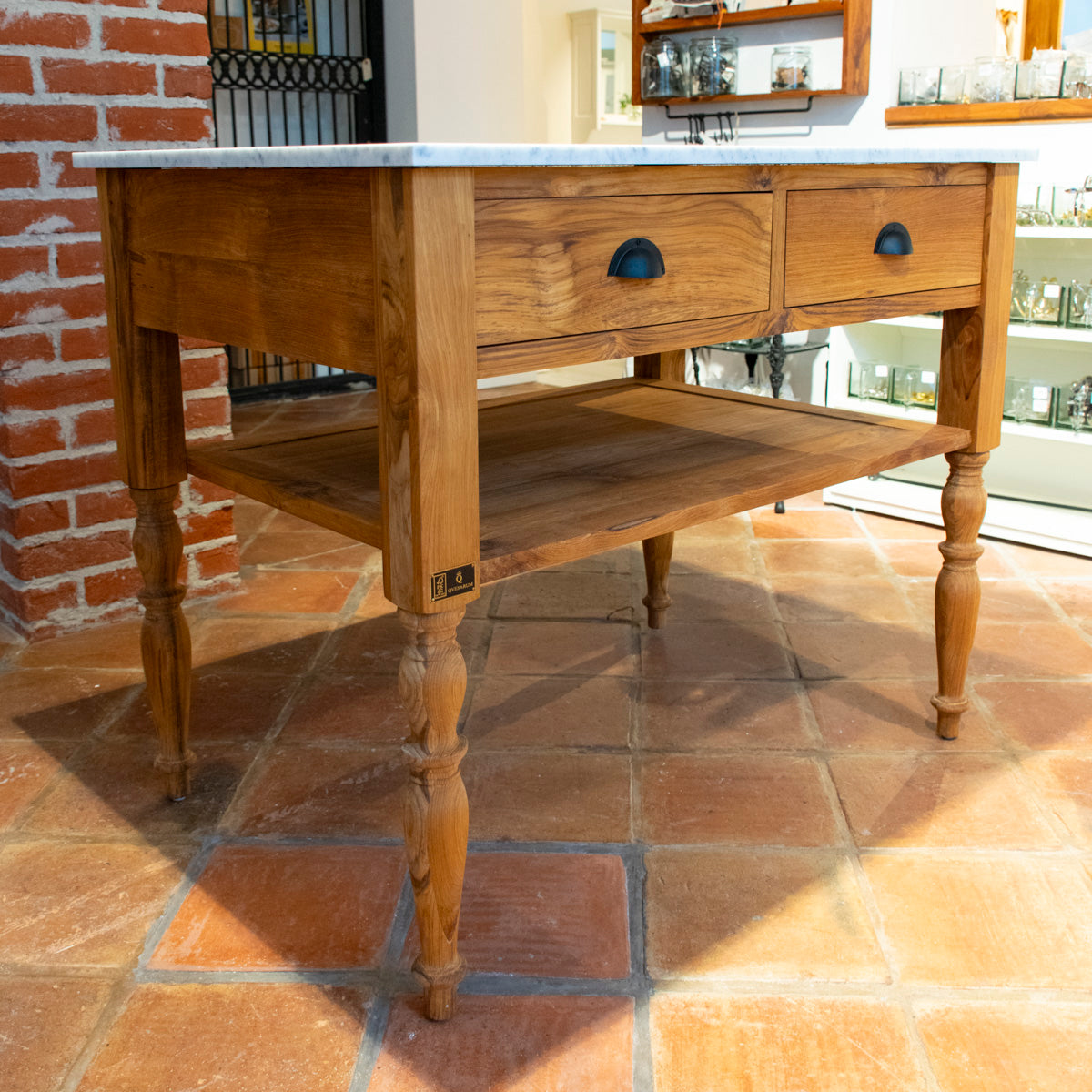 Køkkenø Edith i teak med marmorbordplade