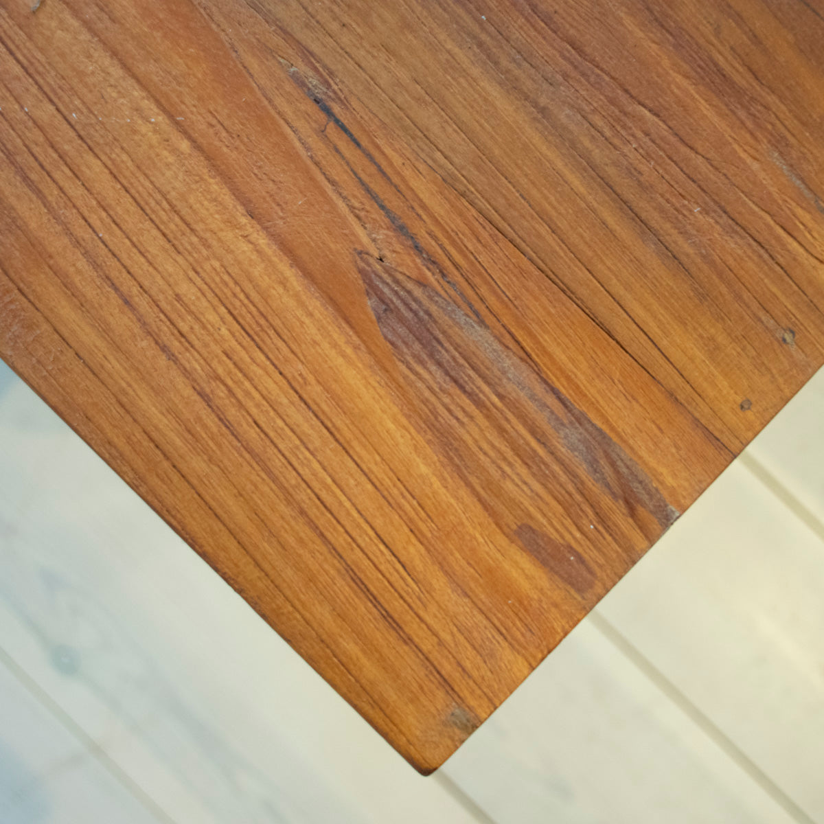 Spisebord drejede ben Elin