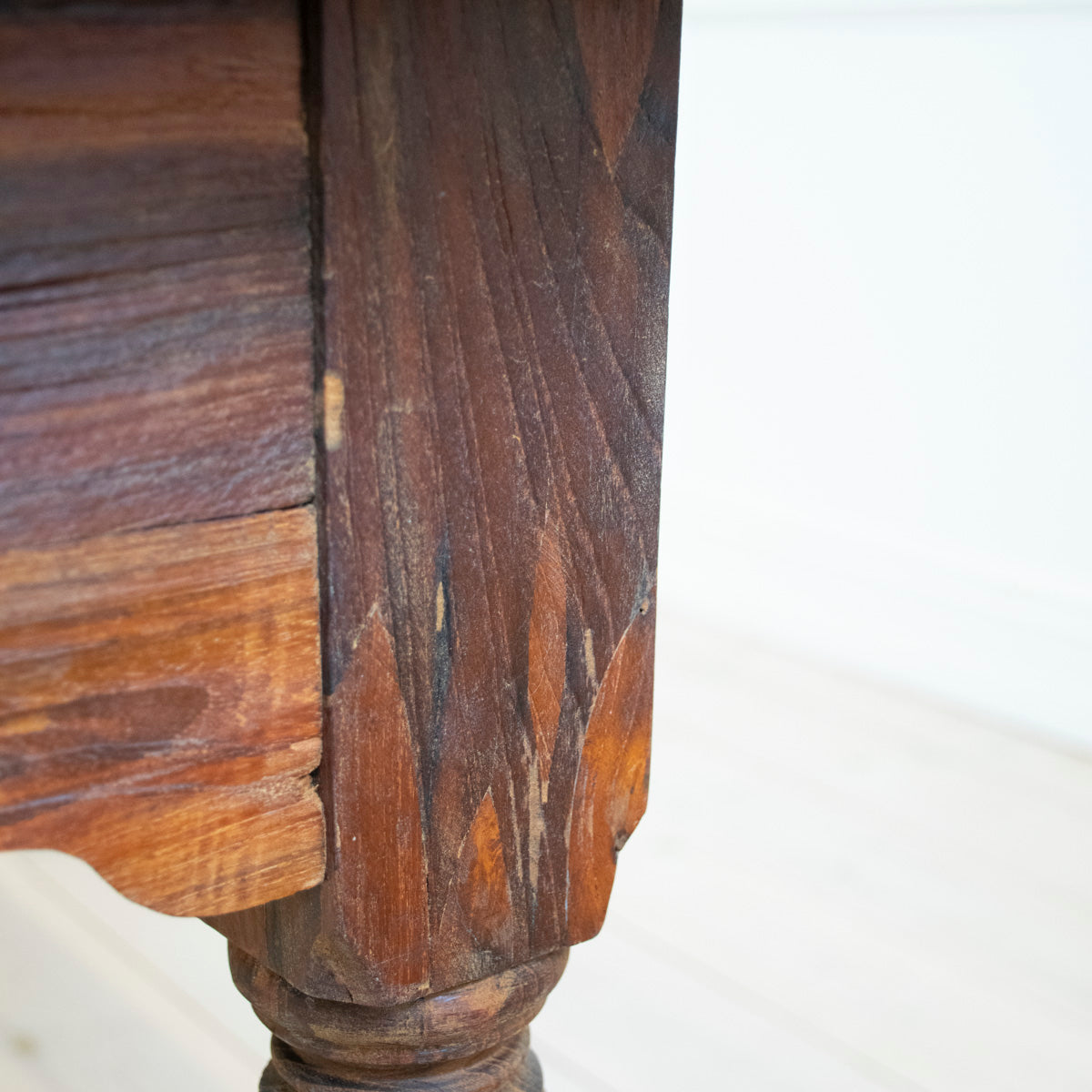 Spisebord drejede ben Elin