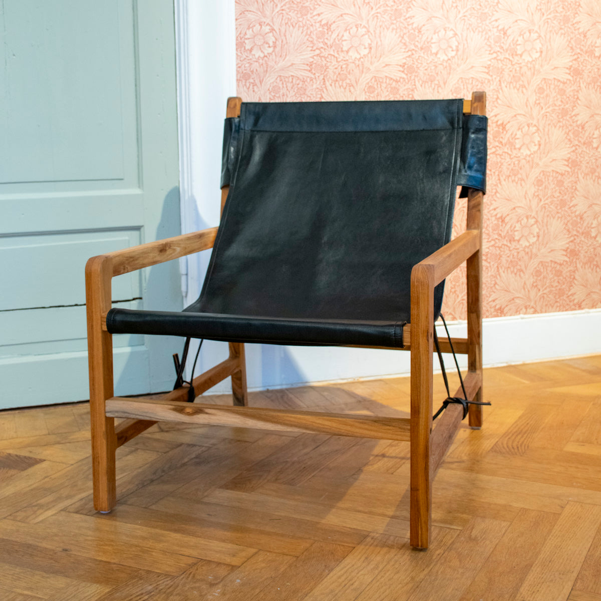 Jessie lænestol i teak og sort læder