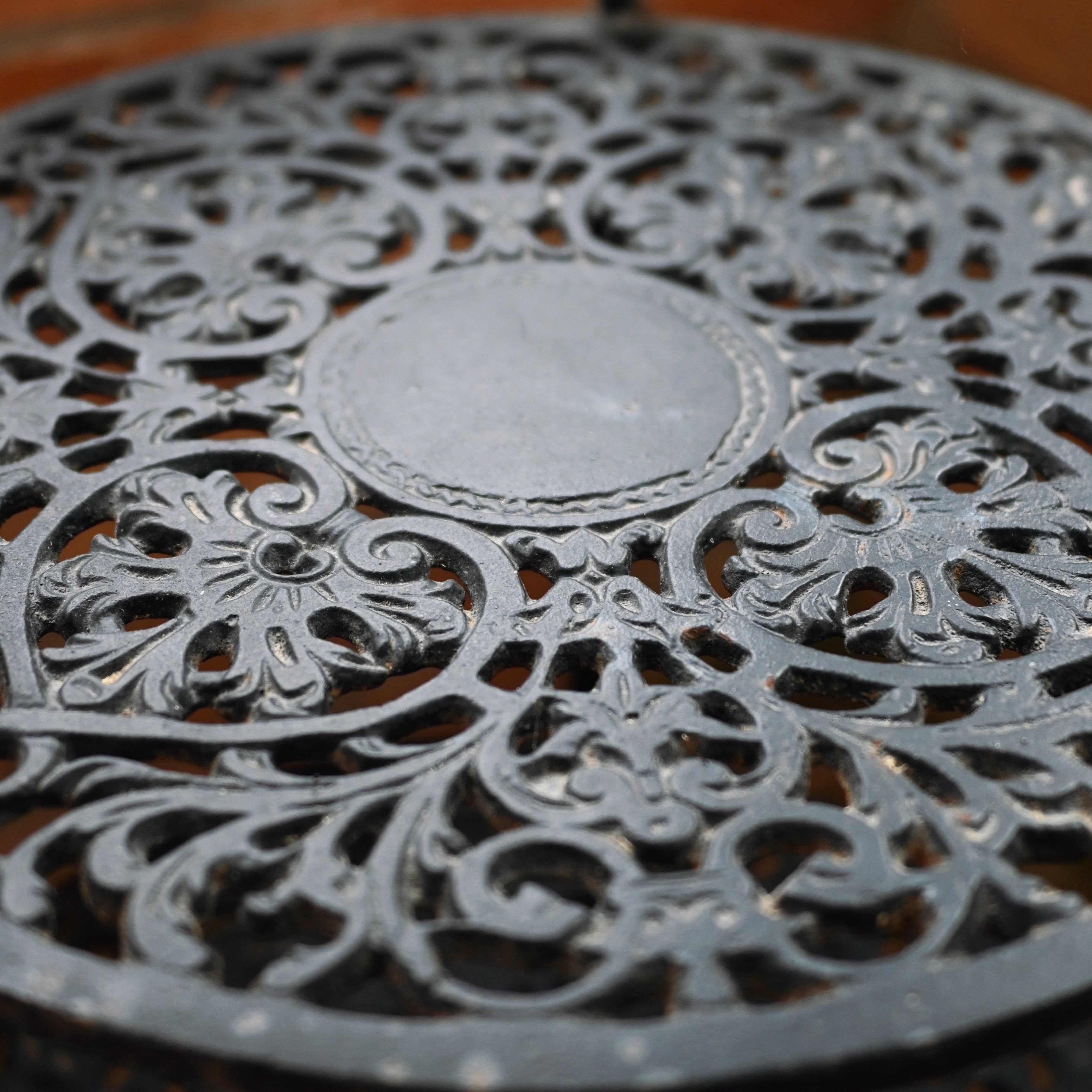 Støbejernsbord Saga