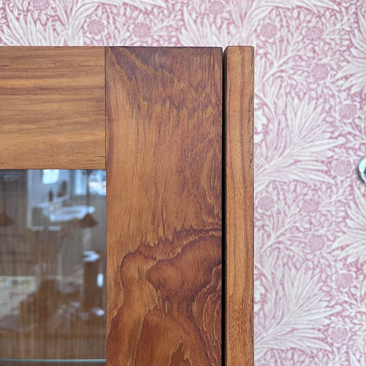 Högskåp badrum Adele i teak