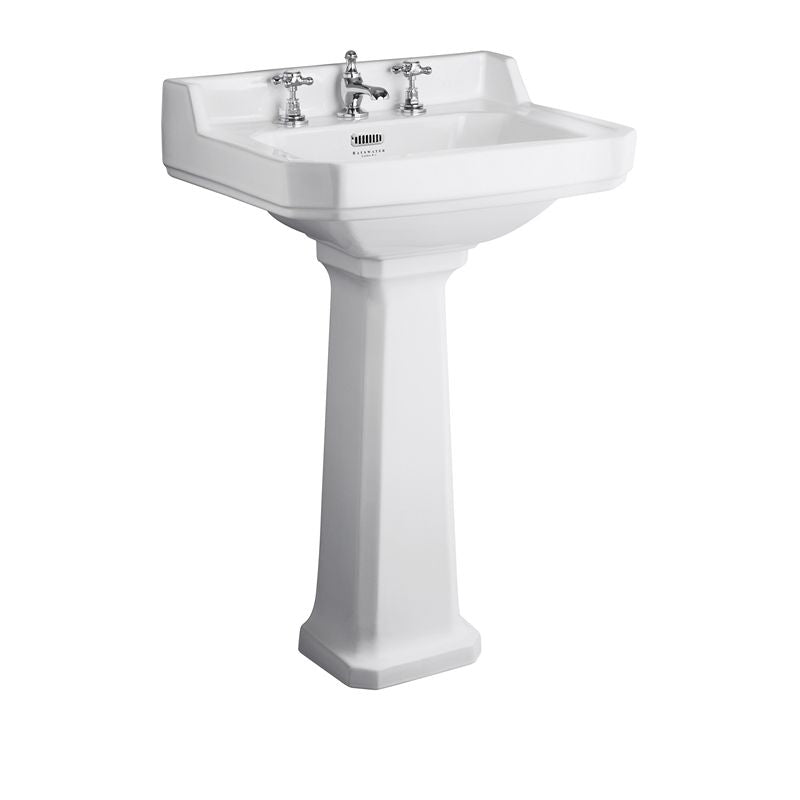 vitt tvättställ i porslin på förhöjd piedestal med tre blandarhål