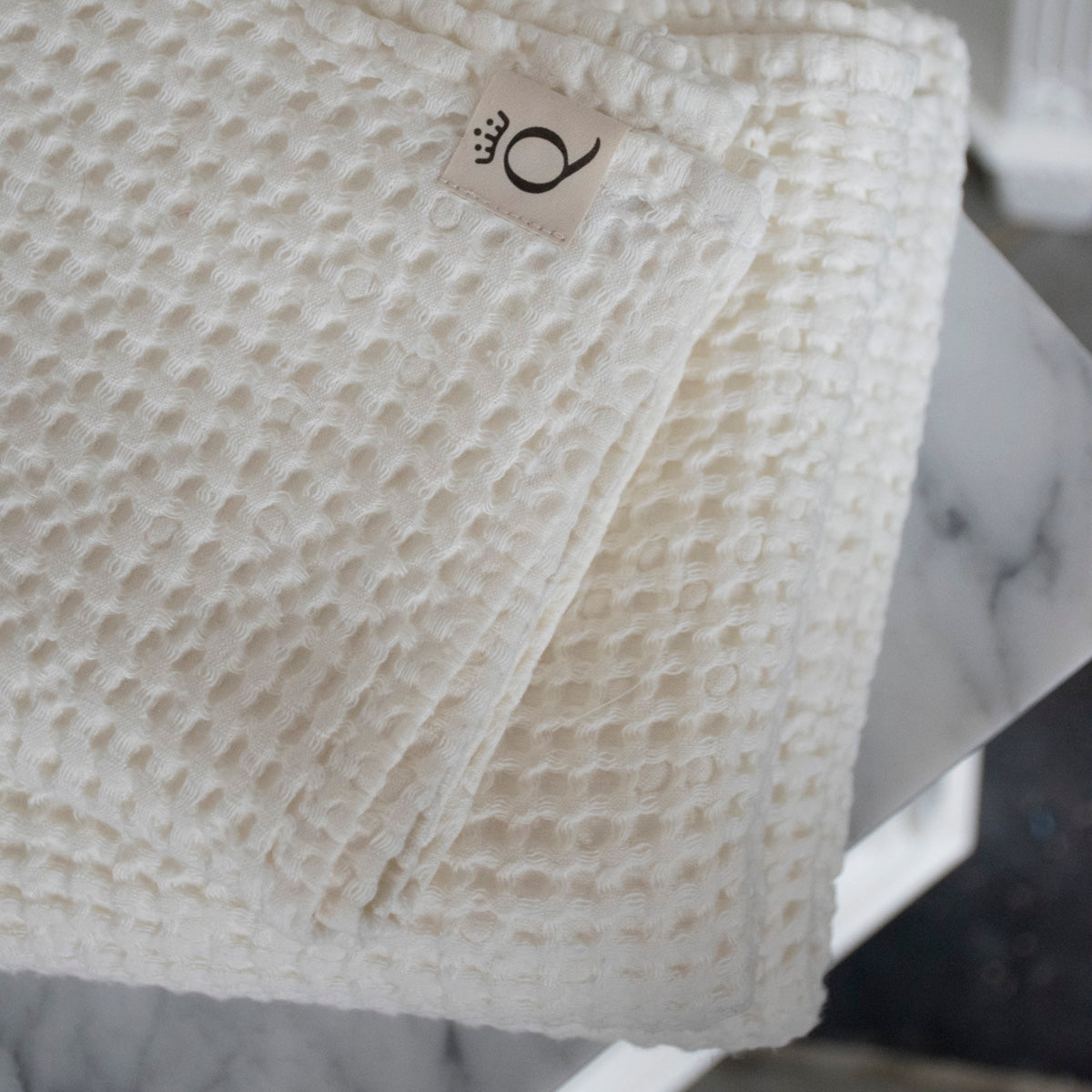 Våfflad handduk Sandhammaren naturvit 50x70 cm