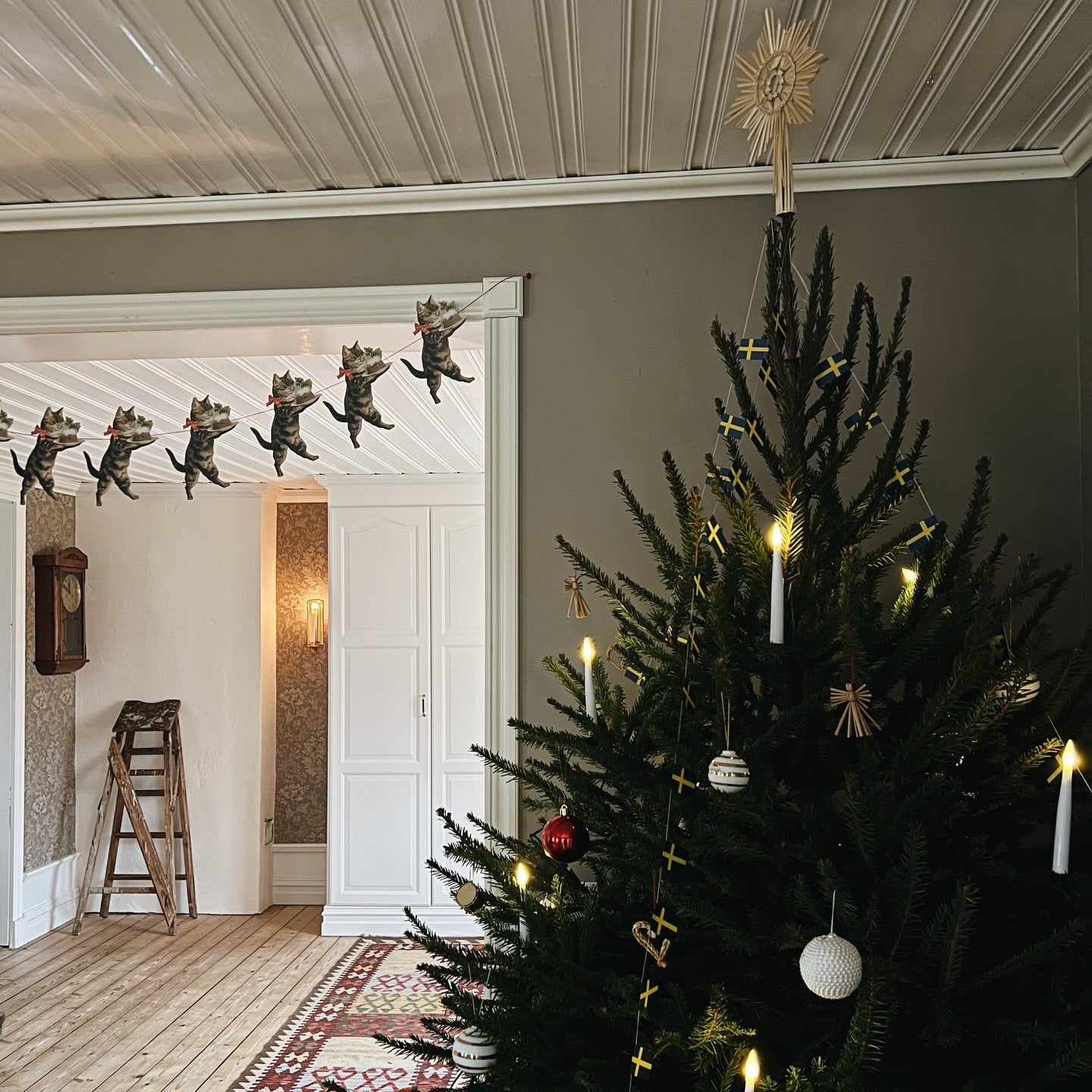 Gammaldags julgirlang katt